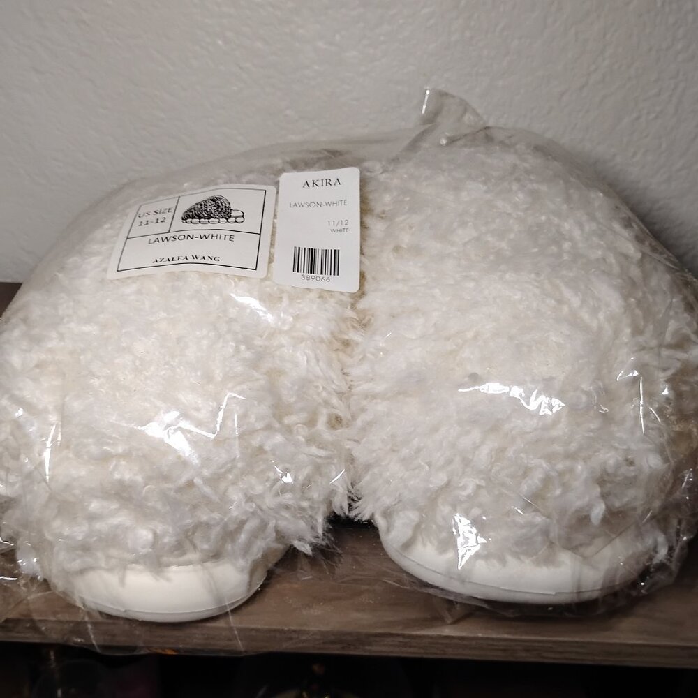 Azalea Wang Lawson White Fluffy Slippers 11/12
